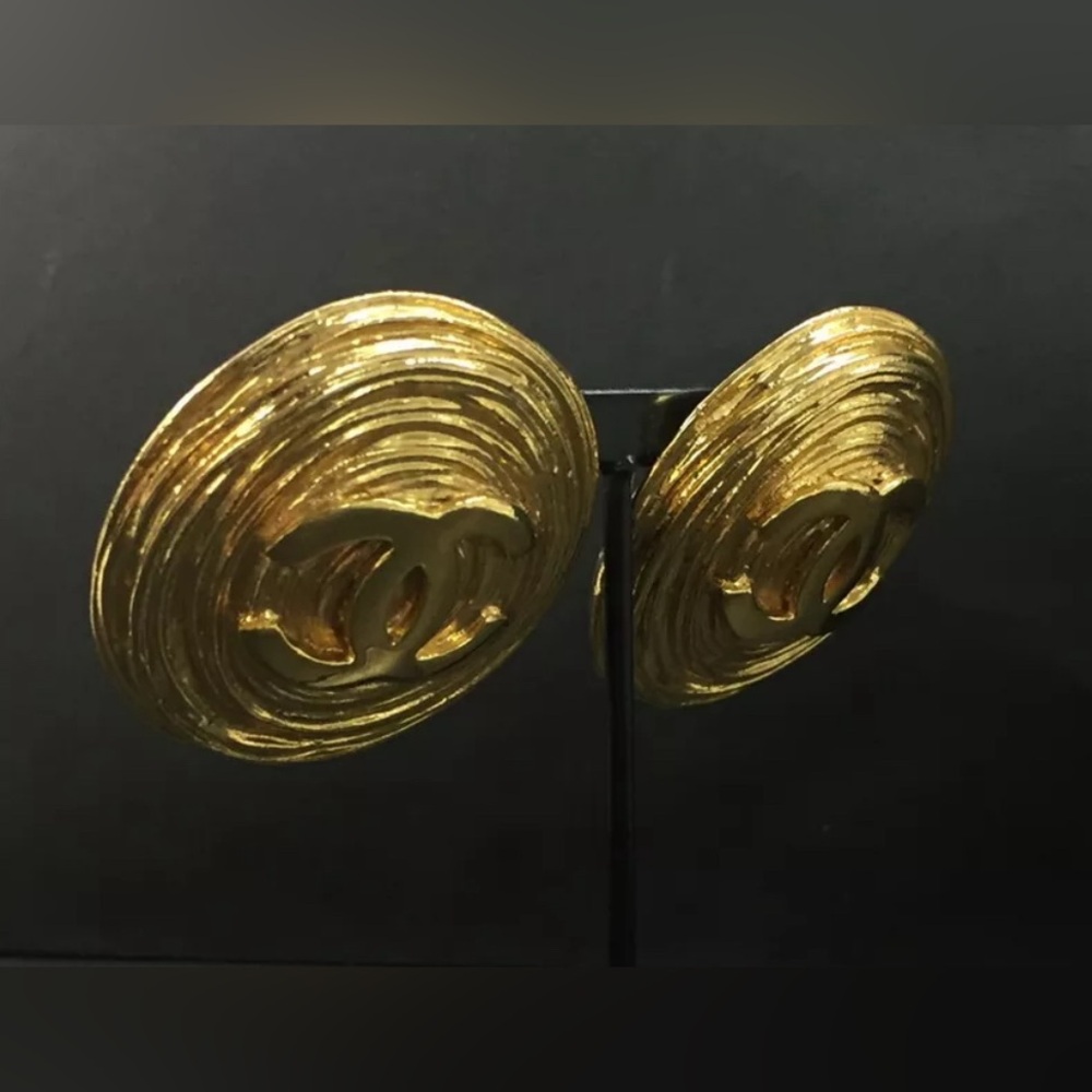 CHANEL CC Logo Gold Tone Earrings - Picture 3 of 8